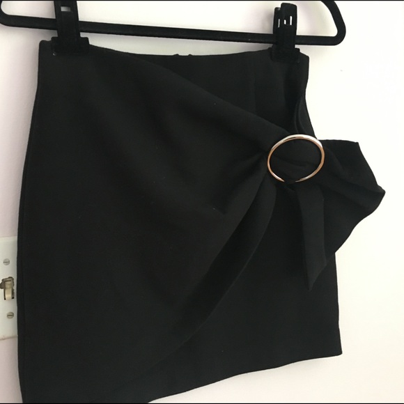 Zara belted wrap skirt in black - Picture 2 of 4